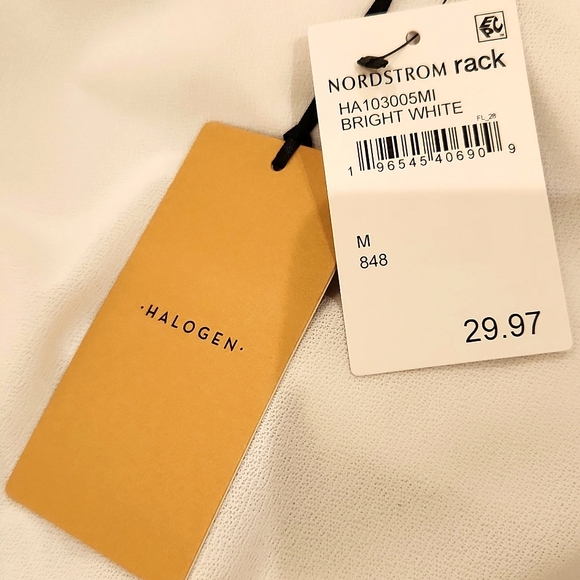 New pretty white sleeveless top with navy blue trim by Halogen. - Picture 6 of 6